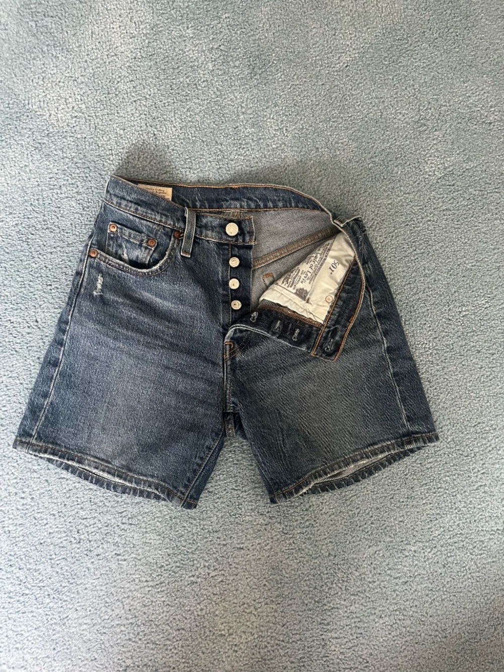 Levi 501 Mid Thigh Short